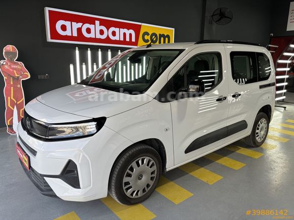 Galeriden Opel Combo 1.5 CDTI Essential 2025 Model İstanbul 8.785 km Beyaz
