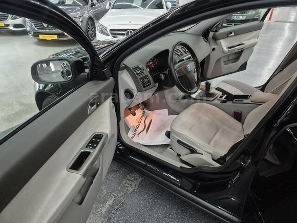 2009 BOYASIZ İLK ELDEN EMSALSİZ VOLVO S40 1.6 D 120 BİN KM'DE 109 HP