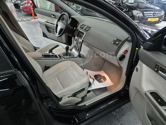 2009 BOYASIZ İLK ELDEN EMSALSİZ VOLVO S40 1.6 D 120 BİN KM'DE 109 HP