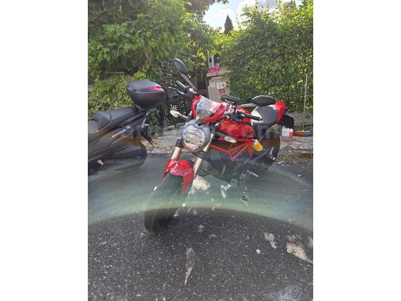4900 km'de. Desmo kayışı değişti. Kazasız