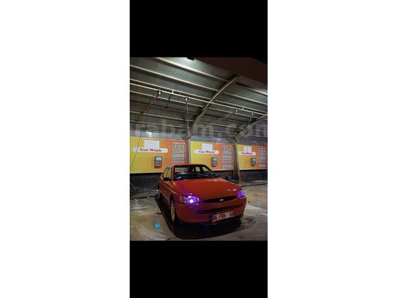 1.5 YIL MUAYENELİ//BAKIMLI//TRAMERSİZ  1.6 CL TEMİZ ESCORTl