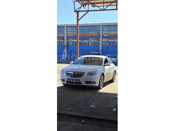 Sahibinden Opel Insignia 2.0 CDTI Cosmo 2012 Model  550.000 km Beyaz
