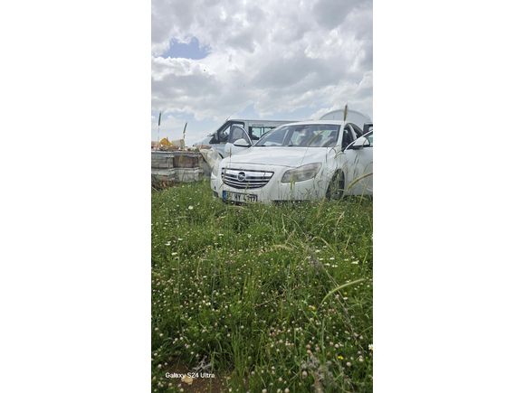 Sahibinden Opel Insignia 2.0 CDTI Cosmo 2012 Model  550.000 km Beyaz