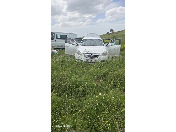Sahibinden Opel Insignia 2.0 CDTI Cosmo 2012 Model  550.000 km Beyaz