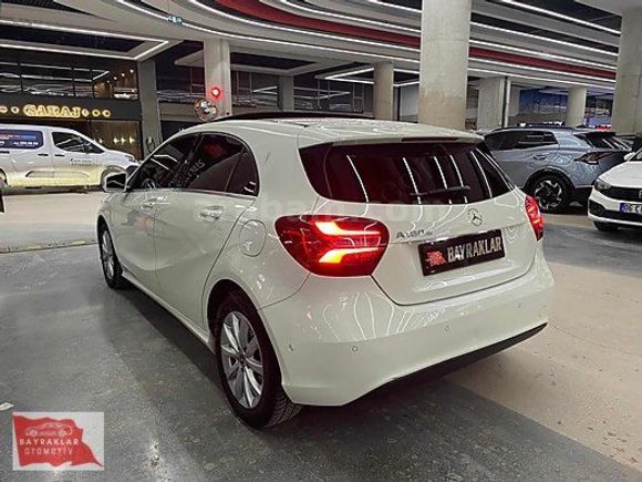BAYRAKLAR'DAN 2017 MERCEDES A180 D STYLE CAM TAVAN/GERİ GÖRÜŞ
