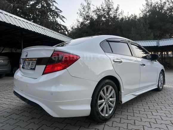 DEĞİŞENSİZ Honda Civic 1.6i VTEC Eco Elegance 2013 Model 