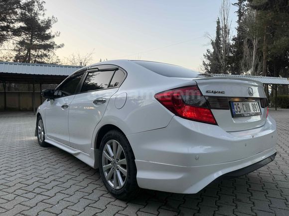 DEĞİŞENSİZ Honda Civic 1.6i VTEC Eco Elegance 2013 Model 