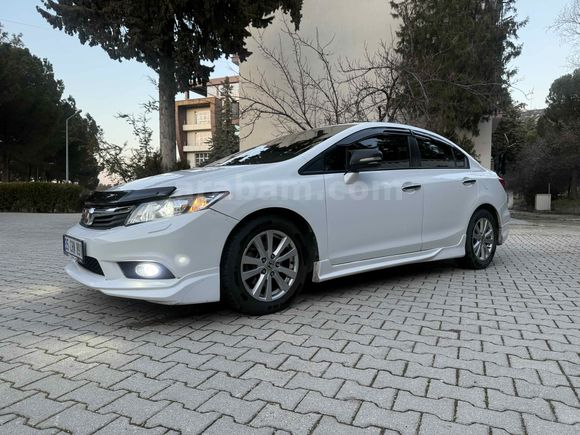 DEĞİŞENSİZ Honda Civic 1.6i VTEC Eco Elegance 2013 Model 
