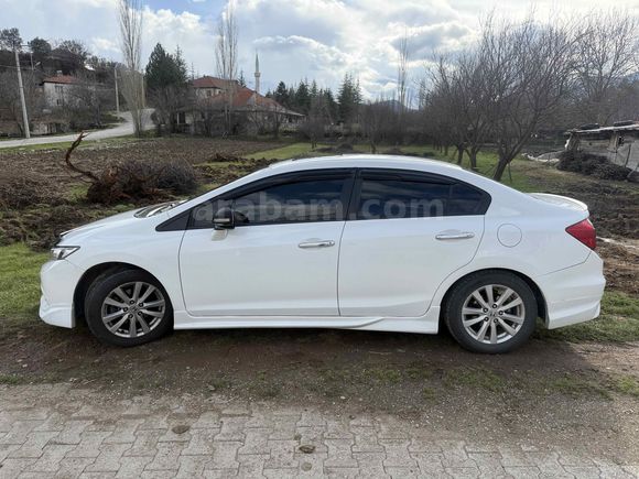 DEĞİŞENSİZ Honda Civic 1.6i VTEC Eco Elegance 2013 Model 