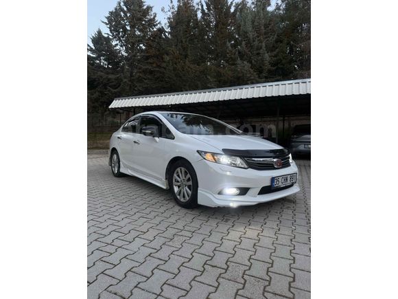DEĞİŞENSİZ Honda Civic 1.6i VTEC Eco Elegance 2013 Model 