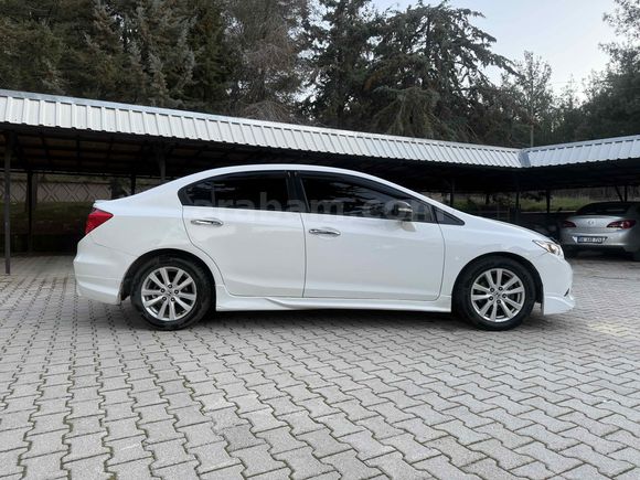 DEĞİŞENSİZ Honda Civic 1.6i VTEC Eco Elegance 2013 Model 