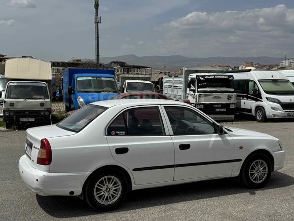 Galeriden Hyundai Accent 1.3 Admire 2001 Model Kırşehir