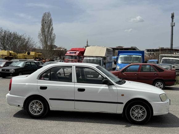 Galeriden Hyundai Accent 1.3 Admire 2001 Model Kırşehir