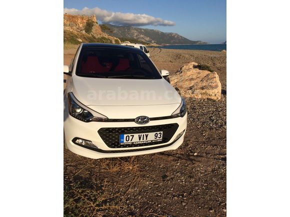 Sahibinden Hyundai i20 1.4 CRDi Elite Smart 2017 Model  boya son fotoğraf daki tırnak kadar yerden dolayıdır 