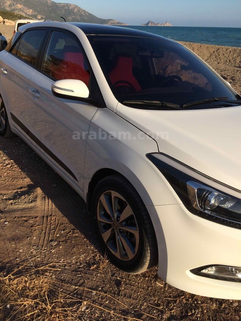 Sahibinden Hyundai i20 1.4 CRDi Elite Smart 2017 Model Antalya 90.000 km Beyaz 7