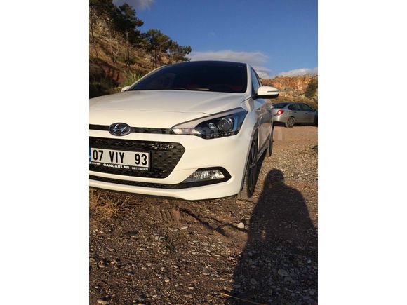 Sahibinden Hyundai i20 1.4 CRDi Elite Smart 2017 Model  boya son fotoğraf daki tırnak kadar yerden dolayıdır 