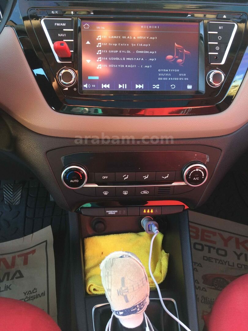 Sahibinden Hyundai i20 1.4 CRDi Elite Smart 2017 Model Antalya 90.000 km Beyaz 3