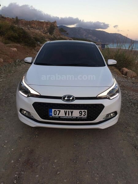 Sahibinden Hyundai i20 1.4 CRDi Elite Smart 2017 Model Antalya 90.000 km Beyaz