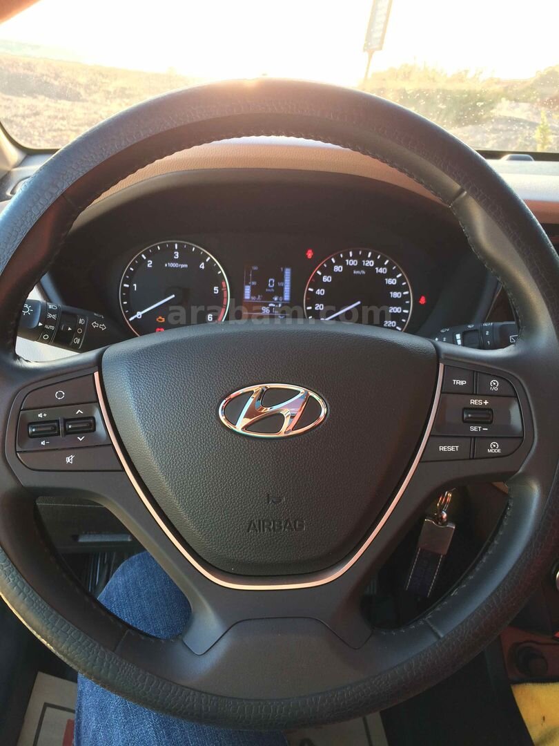 Sahibinden Hyundai i20 1.4 CRDi Elite Smart 2017 Model Antalya 90.000 km Beyaz 2