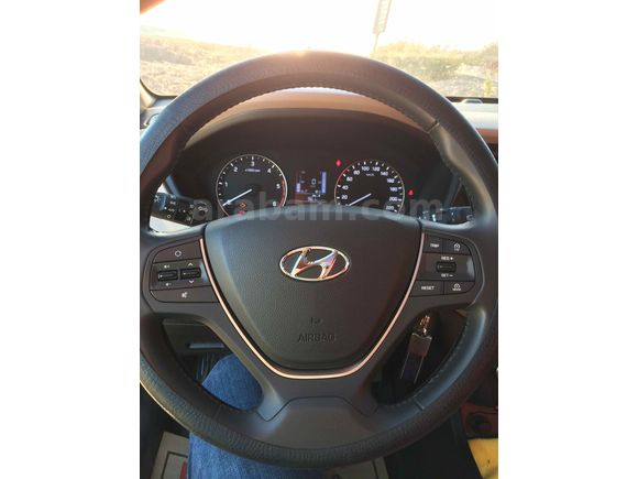 Sahibinden Hyundai i20 1.4 CRDi Elite Smart 2017 Model  boya son fotoğraf daki tırnak kadar yerden dolayıdır 