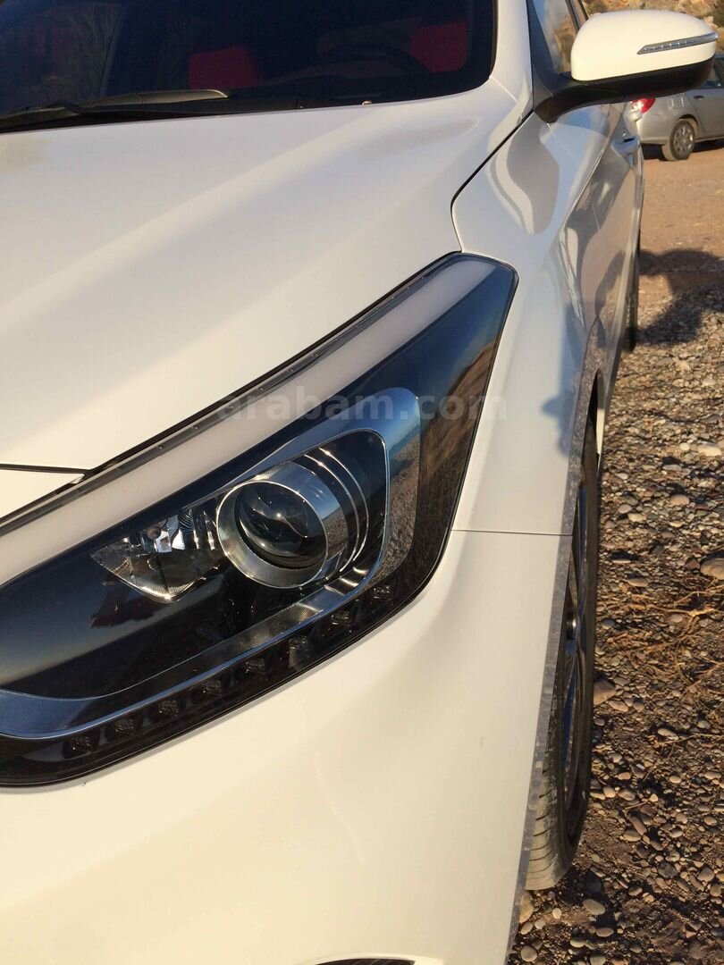 Sahibinden Hyundai i20 1.4 CRDi Elite Smart 2017 Model Antalya 90.000 km Beyaz 6
