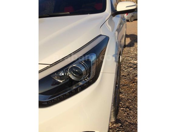 Sahibinden Hyundai i20 1.4 CRDi Elite Smart 2017 Model  boya son fotoğraf daki tırnak kadar yerden dolayıdır 