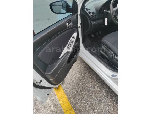 Sahibinden Hyundai Accent Blue 1.4 D-CVVT Mode Plus 2015 Model