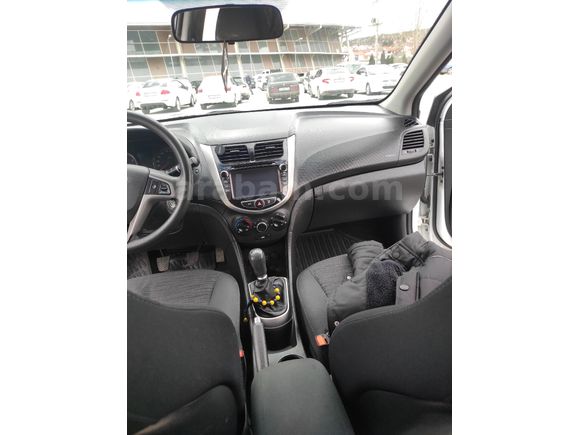 Sahibinden Hyundai Accent Blue 1.4 D-CVVT Mode Plus 2015 Model