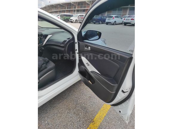 Sahibinden Hyundai Accent Blue 1.4 D-CVVT Mode Plus 2015 Model