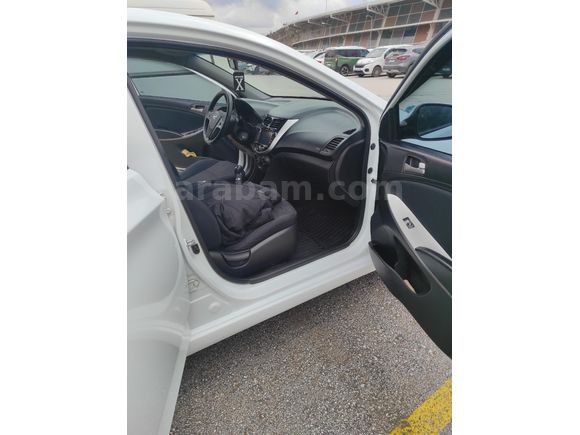 Sahibinden Hyundai Accent Blue 1.4 D-CVVT Mode Plus 2015 Model