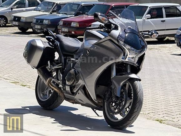 HONDA VFR 1200 F