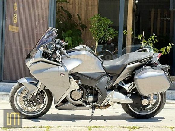 HONDA VFR 1200 F