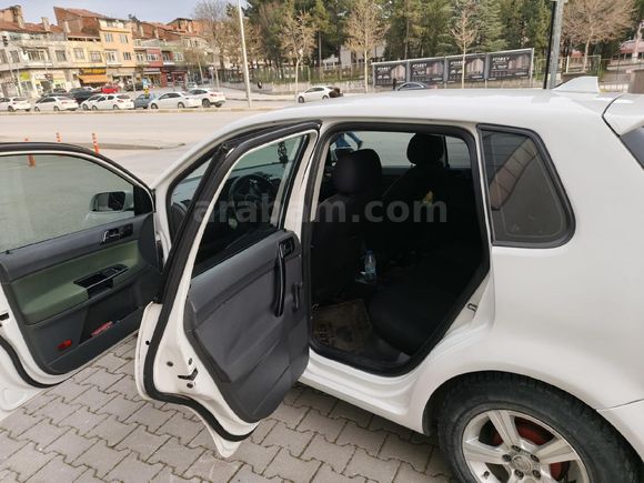 Sahibinden Volkswagen Polo 1.4 Basicline 2004 Model  252.000 km Beyaz