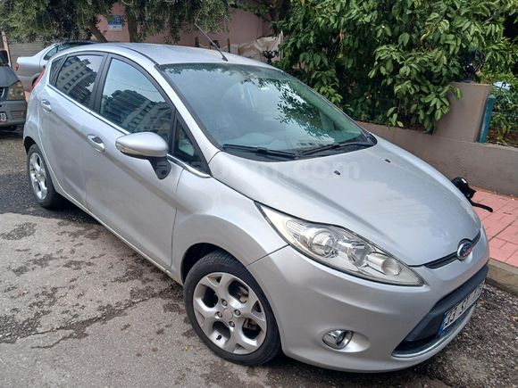 Sahibinden Ford Fiesta 1.4 TDCi Titanium X 2011 Model  178.000 km Gri (Gümüş)