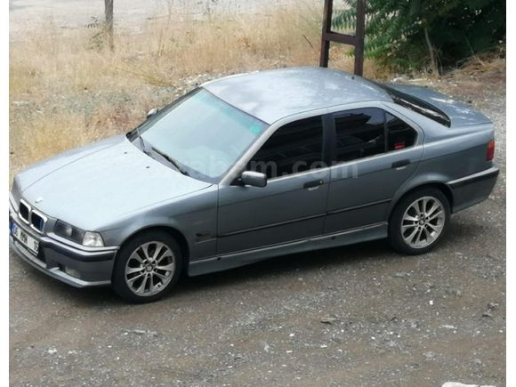 Sahibinden BMW 3 Serisi 316i Standart 1996 Model 1998  trafik çıkışlı yıpranmamış temiz araç arayanlara.