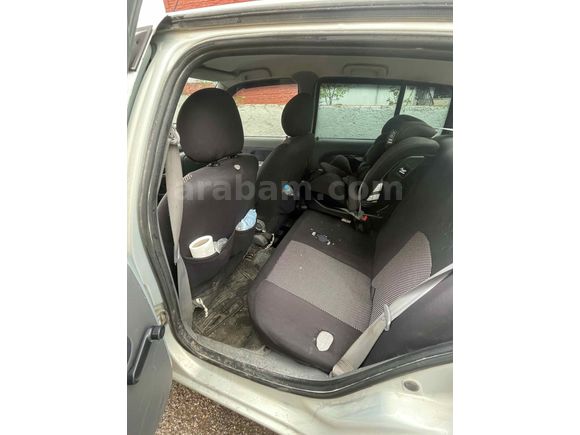 Sahibinden Renault Clio 1.4 RNA 2000 Model 