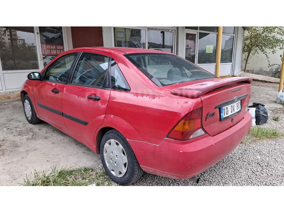 17 yıllık 2.Sahibinden Ford Focus 1.6 Ambiente 2000 Model  257.000.    km