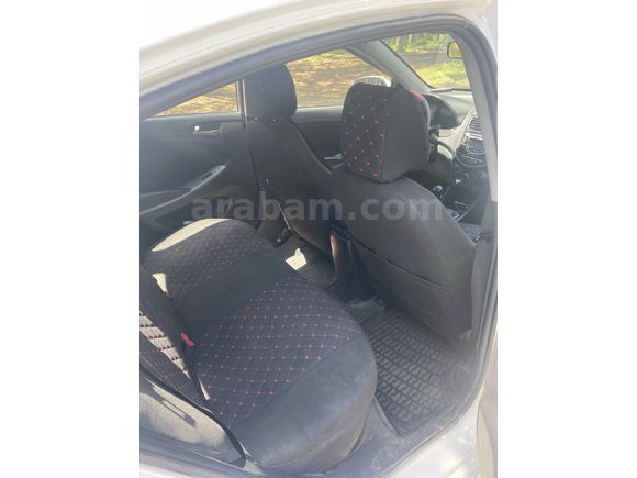 Sahibinden Hyundai Accent Blue 1.4 D-CVVT Mode Plus 2016 Model 