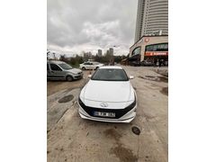 Sahibinden Hyundai Elantra 1.6 MPI Style Comfort 2022 Model  126.000 km Beyaz