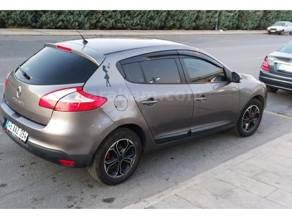 Sahibinden Renault Megane 1.6 Expression 2011 Model İstanbul 230.000 km Gri