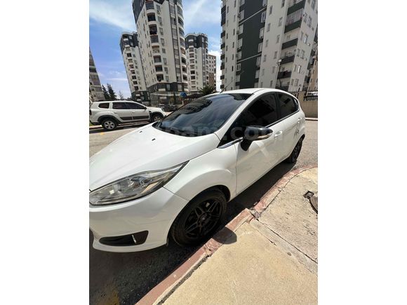 Memurdan Ford Fiesta 1.6 Titanium 2014 Model 