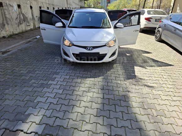 Sahibinden Hyundai i20 1.4 CRDi Jump 2014 Model  228.000 km Beyaz