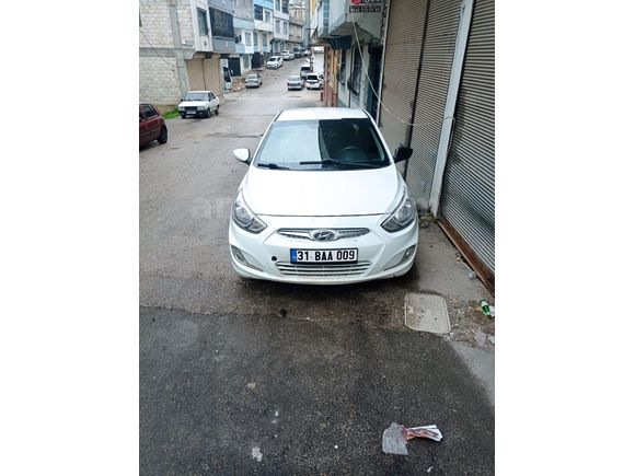 Sahibinden Hyundai Accent Blue 1.4 CVVT Mode Plus 2012 Model