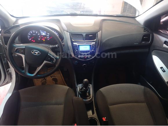 Sahibinden Hyundai Accent Blue 1.4 CVVT Mode Plus 2012 Model