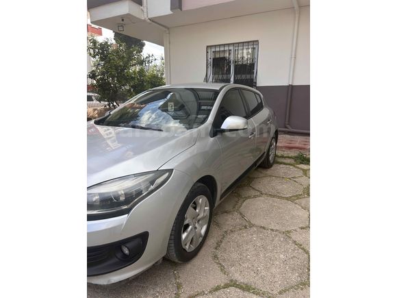 Acil SAHİBİNDEN KAZASIZ MEGANE **BEY** plaka ***acil***