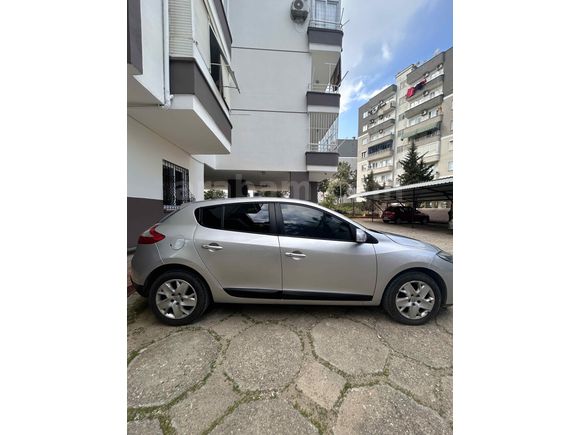 Acil SAHİBİNDEN KAZASIZ MEGANE **BEY** plaka ***acil***