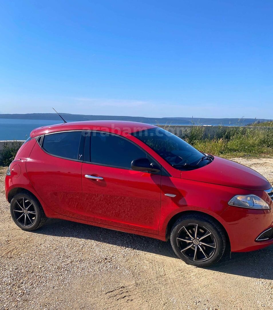 Sahibinden Lancia Ypsilon 1.3 Mjet 2013 Model Çanakkale 177.000 km Kırmızı 5