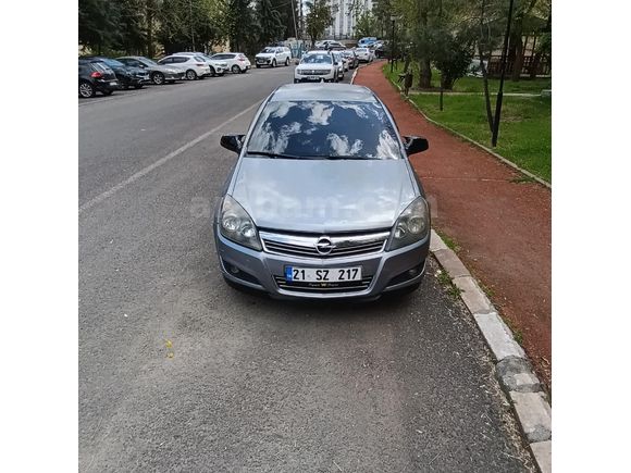 Memurdan Opel Astra 1.6 Enjoy Plus 2011 Model
