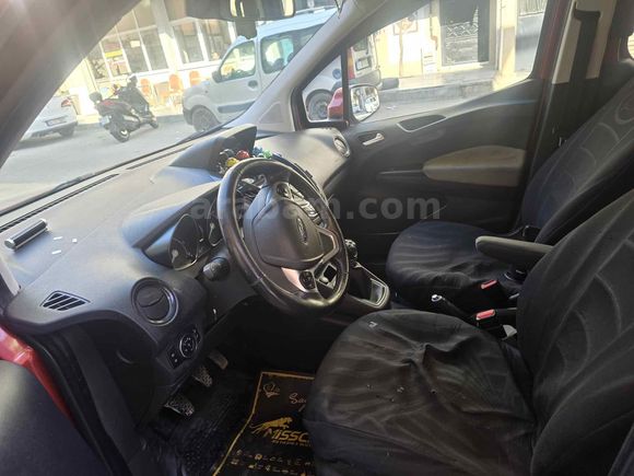 Ford Tourneo Courier 1.5 TDCi Titanium Plus 2018 Model 