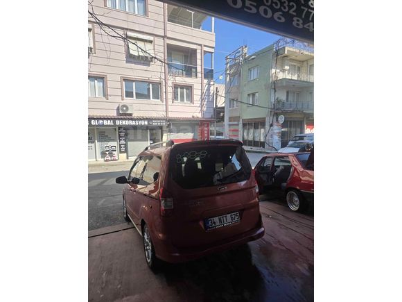 Ford Tourneo Courier 1.5 TDCi Titanium Plus 2018 Model 